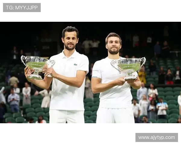 张帅第三冠携梅尔滕斯登顶澳网